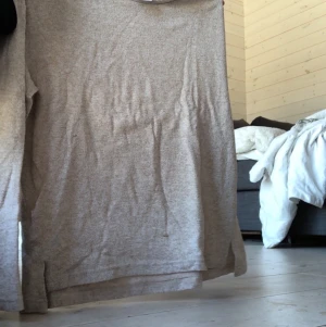 Mysigtröja - Används inte, tvättas innan postningen, kan byta men då måste du betala frakten. Jag betalar inte frakten. Priset kan förhandlas vid affär inom 12 timmar