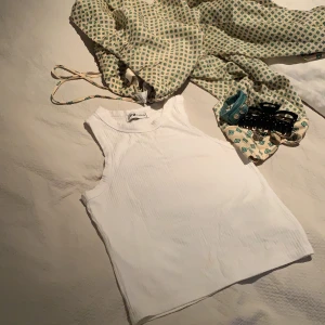 Linne - Assnyggt linne. Så fint när man är brun. Frakt står köparen för.💖