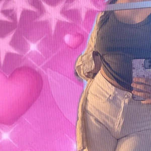 WIDE LEG WHITE - Wide leg high waist från GinaTricot i storlek 38/M. Legat oanvända i ca 2år - smärre fläck under ena fickan som jag inte försökt få bort men inget noterbart. För referens är jag 173cm lång🦋  Frakt tillkommer som alltid 💛