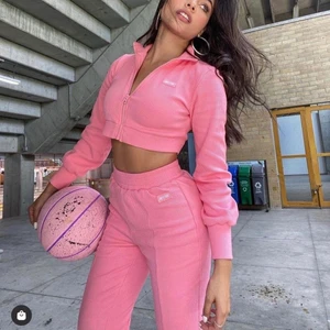 Bo+Tee - Supersnygg tröja med dragkedja från boandtee💕 helt oanvänd 