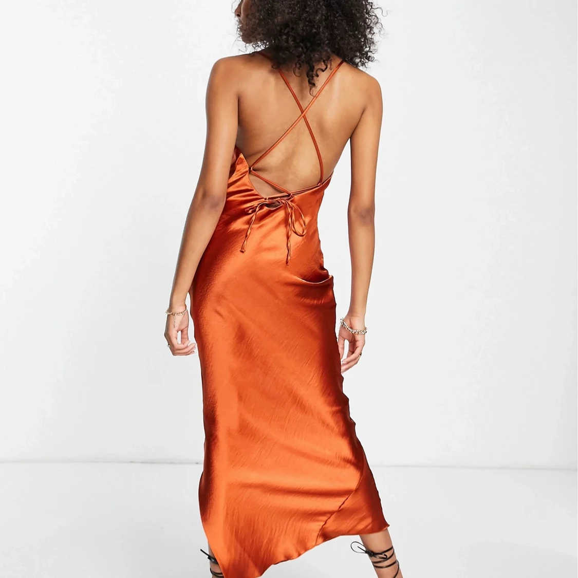 Satinklänning i orange/rostfärg  - 91