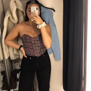 Korsett top  - En superfin topp från zara, helt ny, endast tagit bort lapparna och sen insett att jag ångrar köpet. Köpt för 250kr🤍