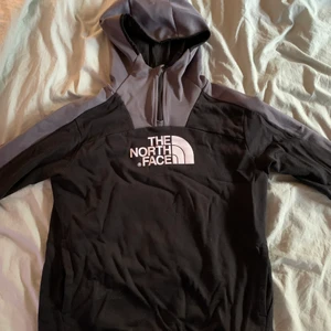 The north face hoodie - En junior north face hoodie 