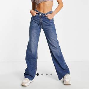 jeans från stradivarius. säljer för att dom är för små och jag var för snabb med att ta bort prislappen och därav är bilderna lånade. endast använda en gång. lånade bilder. köparen står för frakten!💘
