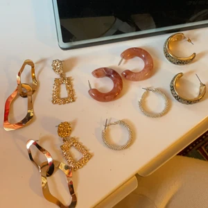 Örhängen - Säljer dessa super snygga örhängen för 0kr❤️❤️betala endast frakten för 14kr💕💕💕