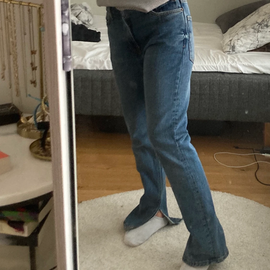 Blå jeans med slit  - 90
