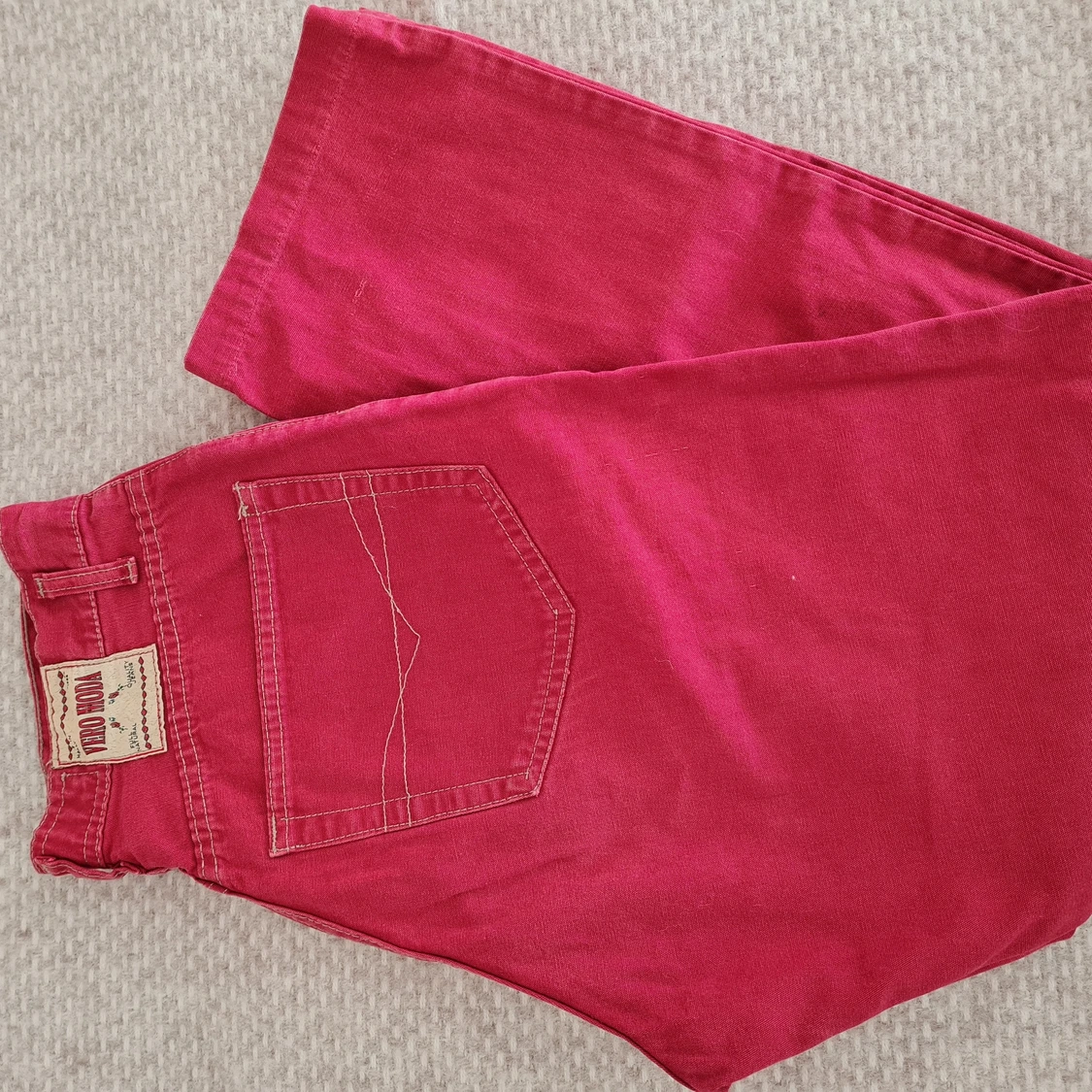 Röda vintage jeans