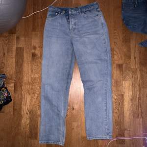 Jeans from ASOS straight fit, använda en gång! Säljer pga fel storlek för mig! 