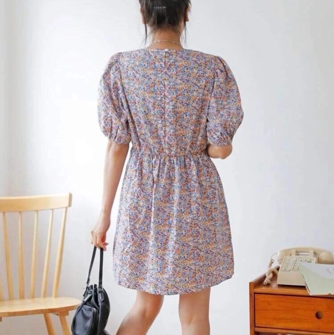 Fin ubrugt sommer kjole med blomster - 90