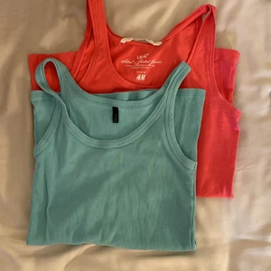 LINNE SET - Blåa finns ingen storlek med passar mig med S och den rosa är storlek S💖 50kr för båda☺️