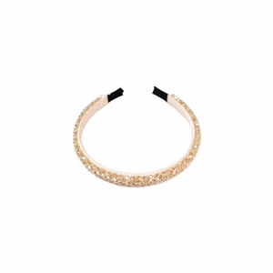 Hårband - Hej, säljer denna super fina hårband för väldigt billigt pris!❤️ jag säljer den pga att jag inte använde. Super bra skick! Skriv privat om intresserad!💕