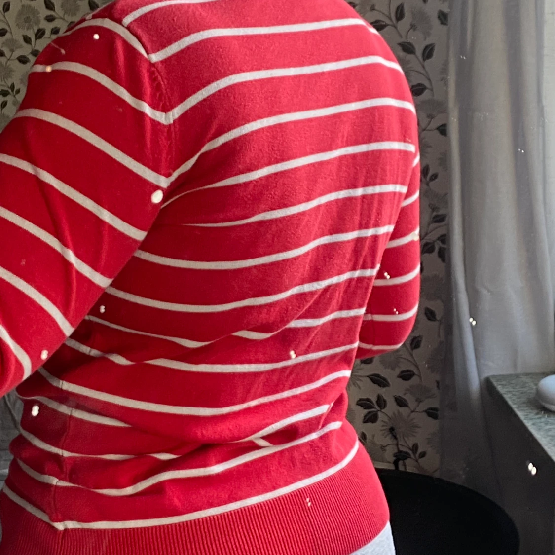 Röd V ringad tröja  - 90