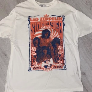 t-shirt 💌 - supersnygg t-shirt köpt på bershka <3 