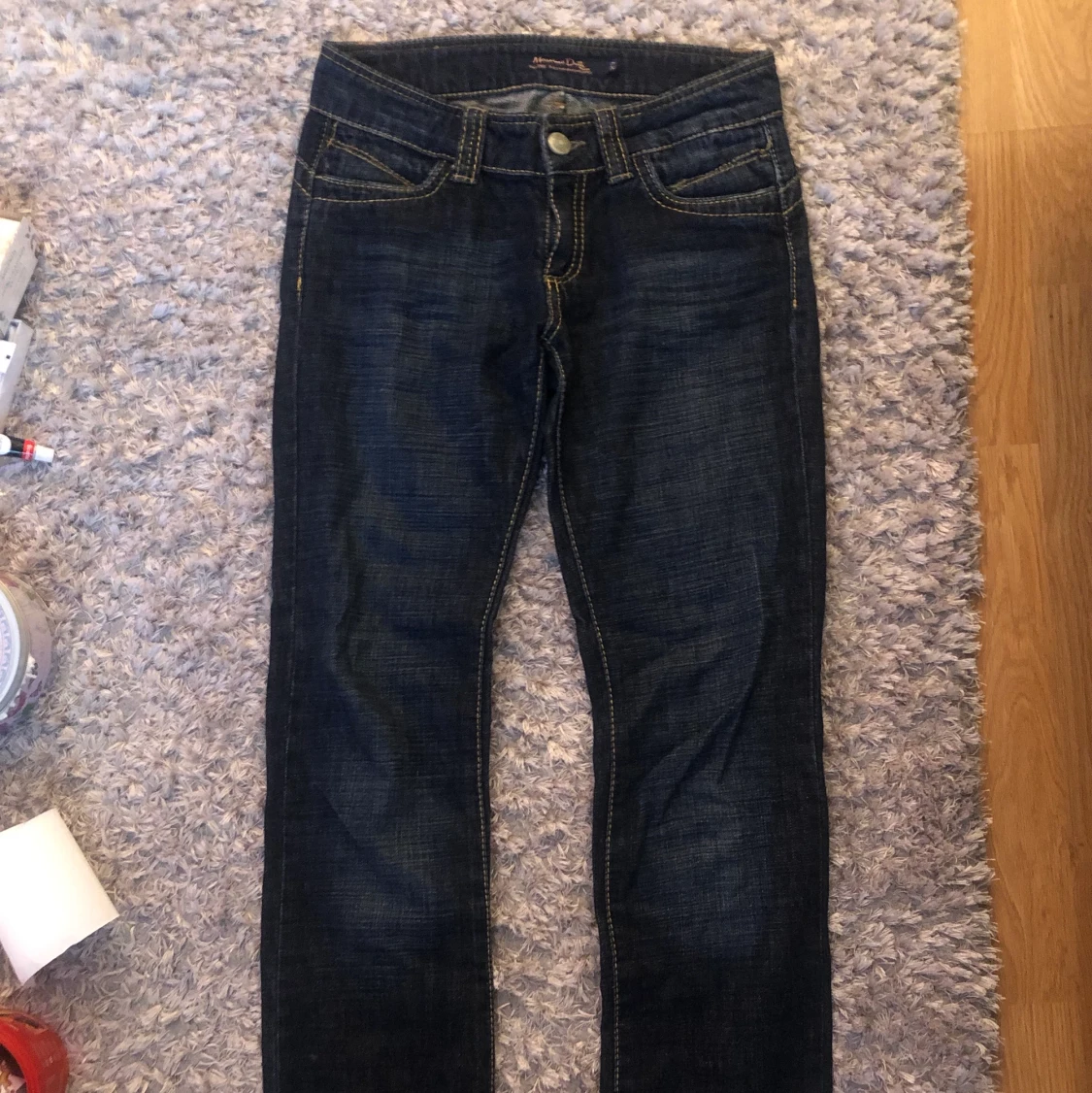 lågmidjade mörka jeans - 90