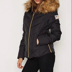 Svea jacka i strl xs  - Svea jacka i strl xs utan fluffet runt huvan💙