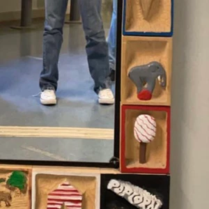 Mid rise straight, Storlek 34 - Säljer dessa super fina slutsålda jeans i storlek 34 från zara pga försmå🙁 köparen står för frakten💞