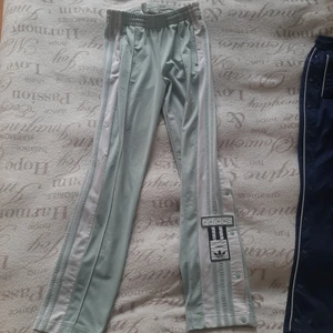 Adidas byxor - Storlek xs