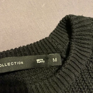 tröja  - Den sitter fint på. Sticks inte. Den är bekväm och ha på sig. Använd få tal gånger. 