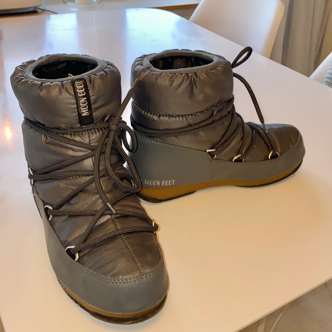 Låga moonboots stl 40