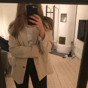 Linnekavaj, storlek 36 - I princip oanvänd jättefin och bekväm linnekavaj från NLY trend i storlek 36🤍