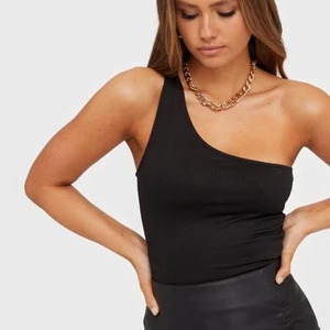 One shoulder linne - One shoulder linnen från Gina i svart och vitt 🤍 båda för 100
