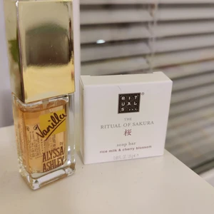 Alyssa Ashley Vanilla Parfym + Rituals gåva - Säljer min Alyssa Ashley Vanilla Eau De Toilette 15 ml parfym då jag inte använder den, har använts ca 5 gånger och är nästan full som kan ses + Få med en såklart oanvänd tvål ifrån rituals som extra gåva!! Nypris för parfymen ca 109 kr på Lyko. Postar samma dag eller dagen efter! 💗