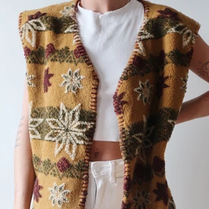 Väst - Okänd storlek men jag är vanligtvis en S. Frakt tillkommer 