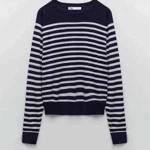 Stickad randig tröja - Säljer min stickade randiga tröja från Zara. Den kan se lite nopprig ut men jag skulle säga att det mest är ludd. 💗