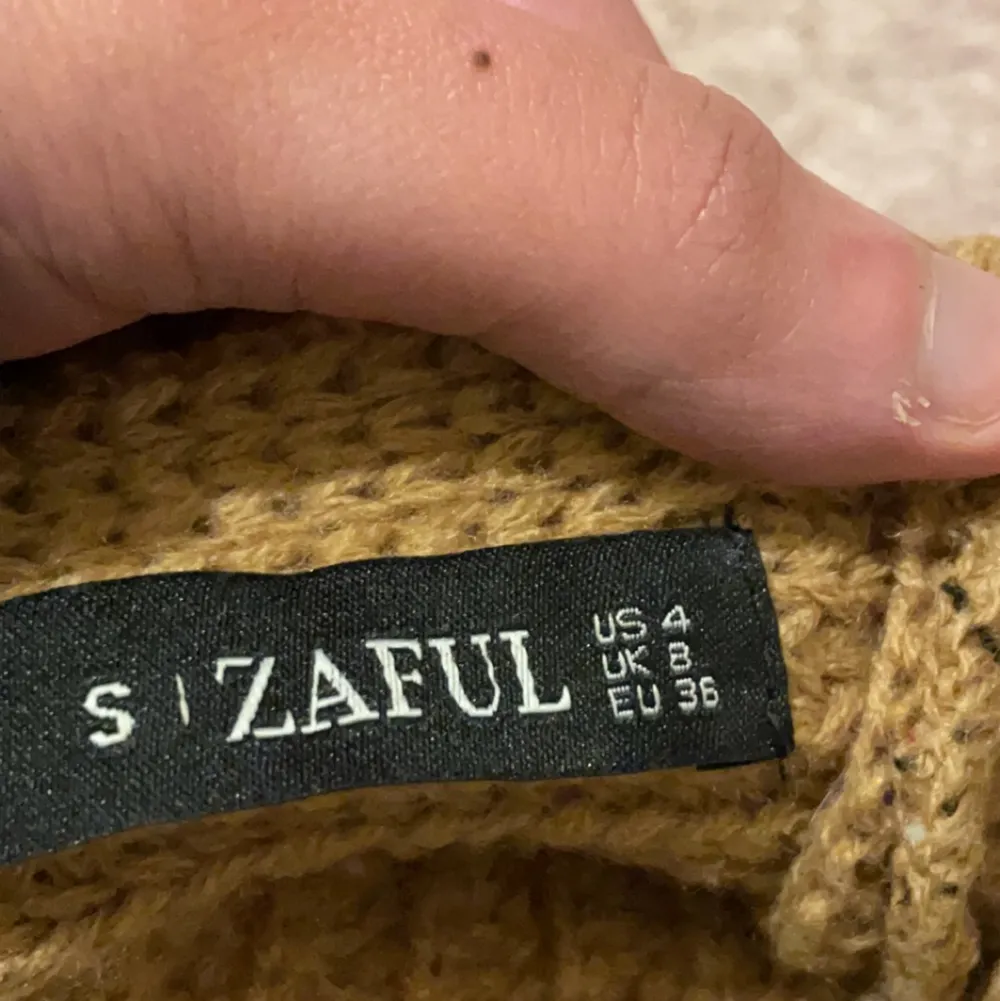 Säljer min fina tröja från Zaful för att den inte kommer till användning och är förstor 💓 Kontakta för fler frågor ☺️Säljer för 150+ frakt 💓. Toppar.