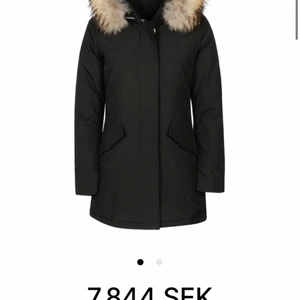 Woolrich jacka sökes - Jag söker en sån jacka som på bilden i storlek XS, billig!! Hör av dig om du säljer 