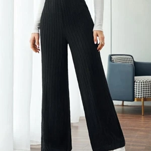 Mjukis byxor -  superfina mjukisbyxor. Endast testat 1 gång, väldigt bra skick. Stlk xs, köpt för 200, säljer för 100 + frakt 50. Skriv om ni vill diskutera pris💘❣️