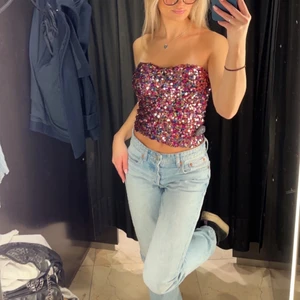 Paljett topp - INTRESSEKOLL! Funderar på att sälja denna snygga topp men till rätt pris💓💓💙helt slutsåld, aldrig använd med prislapp