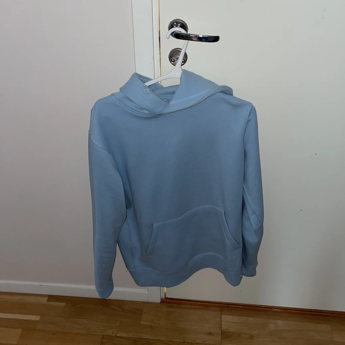 Ljusblå hoodie M - 90