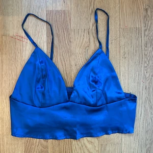 blå topp - Intressekoll: sååå fin blå topp💙 slikes liknande material så len. 