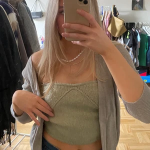 kofta! - stickad kofta från chiqulle! står ingen storlek men skulle säga xs/s!💞