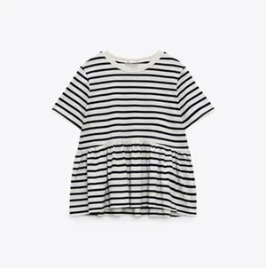 Randig t shirt  - Randig t shirt med volang från zara, sitter jättefint 👍🏼 