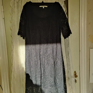 Spetsklänning - Fin svart klänning i spets, storlek M-L