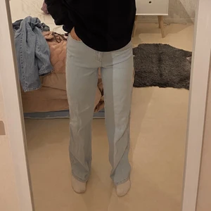 Jeans från Madlady - Raka jeans från Madlady men väldigt bra passform och sitter riktigt bra🤍🤍