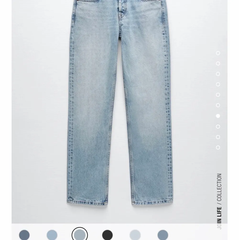 Säljer mina fina jeans från ZARa, som tyvärr blivit för små. Jag är 168 cm och de är perfekta längre. Storlek 34.. Jeans & Byxor.