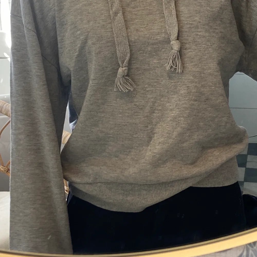 Superfin hoddie som jag bara använt ett fåtal gånger, Den är i storlek xss men passar mig som har xs/s. 💕💕. Hoodies.