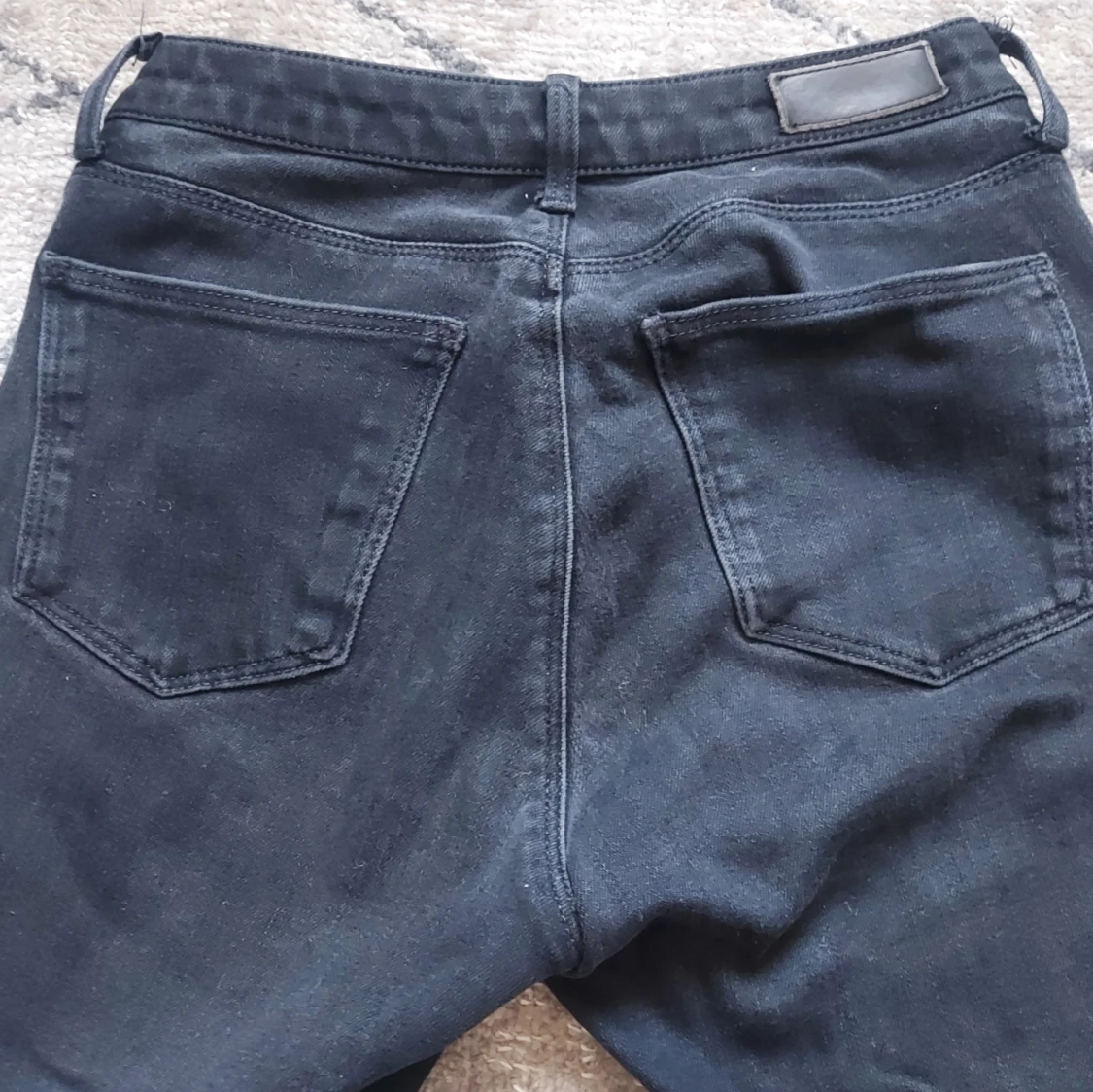 Svarta byxor  - 91