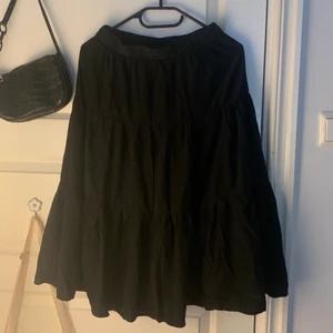 lång svart kjol - jätte fin :) 