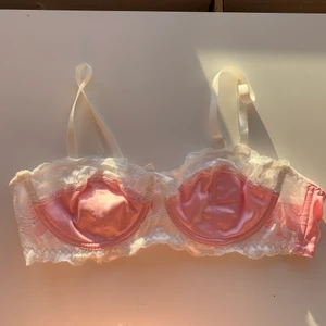 Vintage bh - Söt vintage bh som jag inte vet vart den kommer från. Storlek 75b. Säljer då jag inte använder