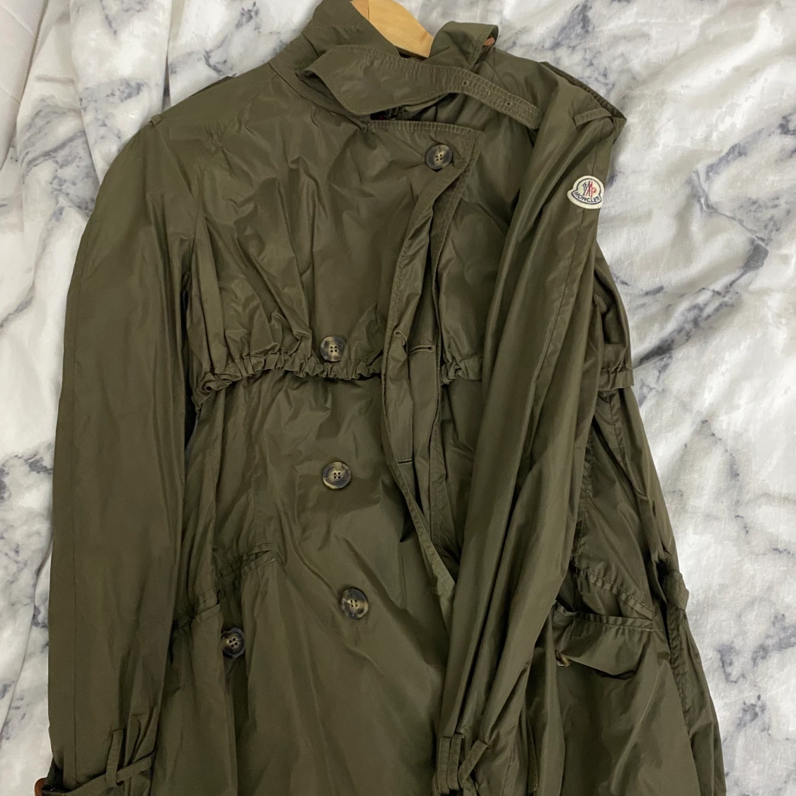 Säljer äkta moncler vindjacka