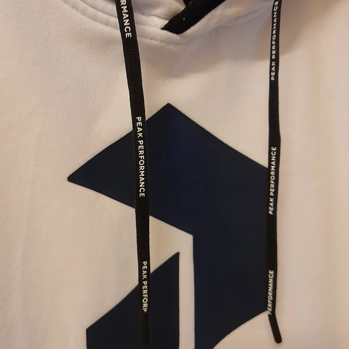 Peak Performance Hoodie  - 90