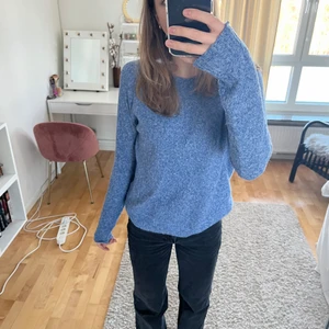 blå stickad tröja från vero moda - knappt använd stickad tröja från vero moda i en superfin blå färg!💖