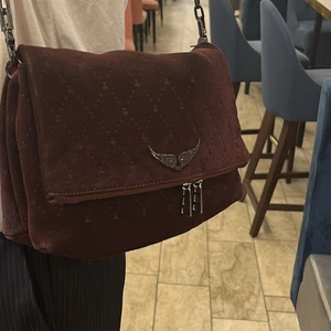 Zadig Voltaire rocky bag - Jättesnygg zadig väska i bra skick. Nypris 4100. Skriv för fler bilder eller frågor
