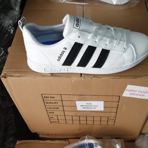 Adidas - Jag säljer skor som är adidas och de är jätte fina och de är ekta .En skor kostar 350kr.