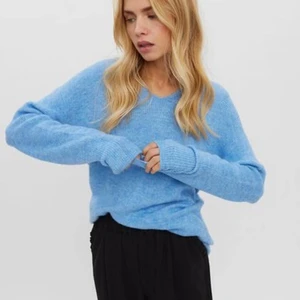 Stickad tröja! - Så fin stickad tröja ifrn vero moda, kommer tyvärr inte till användning och är knappt använd. Nypris 229kr❤️‍🔥 ! Obs lånad bild ! Skriv privat för fler bilder!