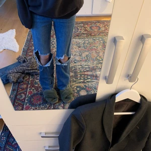 Pull&bear jeans - As snygga jeans från pull&bear som sitter så jövla bra och är väldigt trendiga och snygga. Köparen står för frakt!💕☺️
